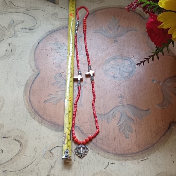 🔴 FREE w/bundle Vintage Coral Beaded Heart Cross Necklace - Picture 4 of 4